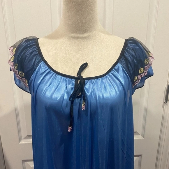 Blue Vintage Inspired Nightie with Embroidered Sleeves Sz 2X/3X PLUS - Picture 13 of 14